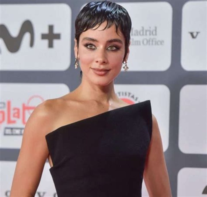 Esmeralda Adriana Height, Weight, Net Worth, Age, Birthday, Wikipedia, Who, Nationality, Biography