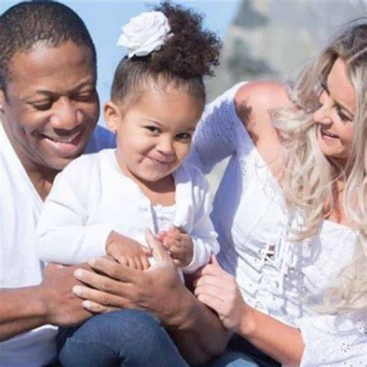 Is Shawn Rhoden Married to New Wife? Or Dating a Girlfriend? Kids.