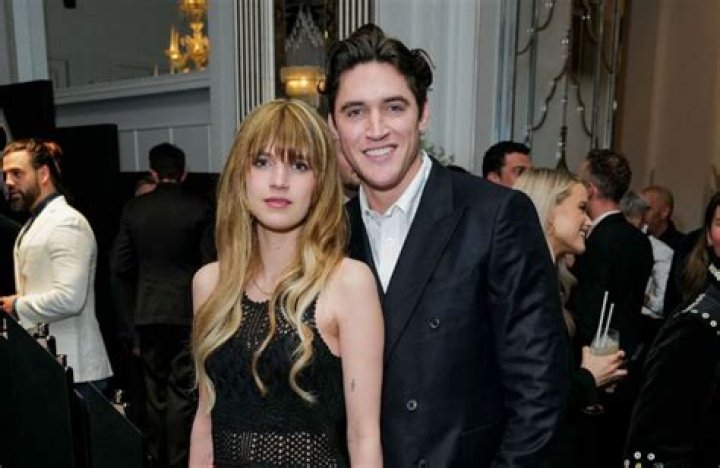Nell Tiger Free Boyfriend Isaac Carew; Meet The Couple On Instagram