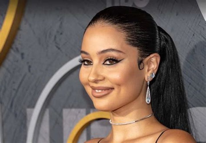 Recent Photos Of Alexa Demie On The Internet Leads Fans To Believe She Is Pregnant, How True Are These Speculations?